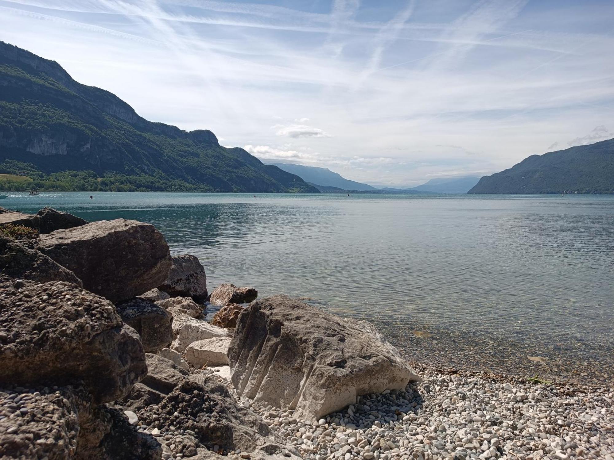 Du Vent Dans Les Arbres -120M2 Belle Vue Sur Le Lac Chindrieux Стая снимка